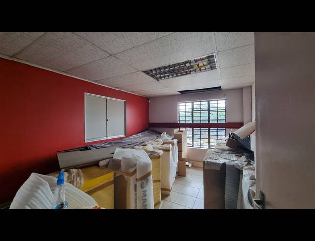 744M² WAREHOUSE TO LET IN JET PARK